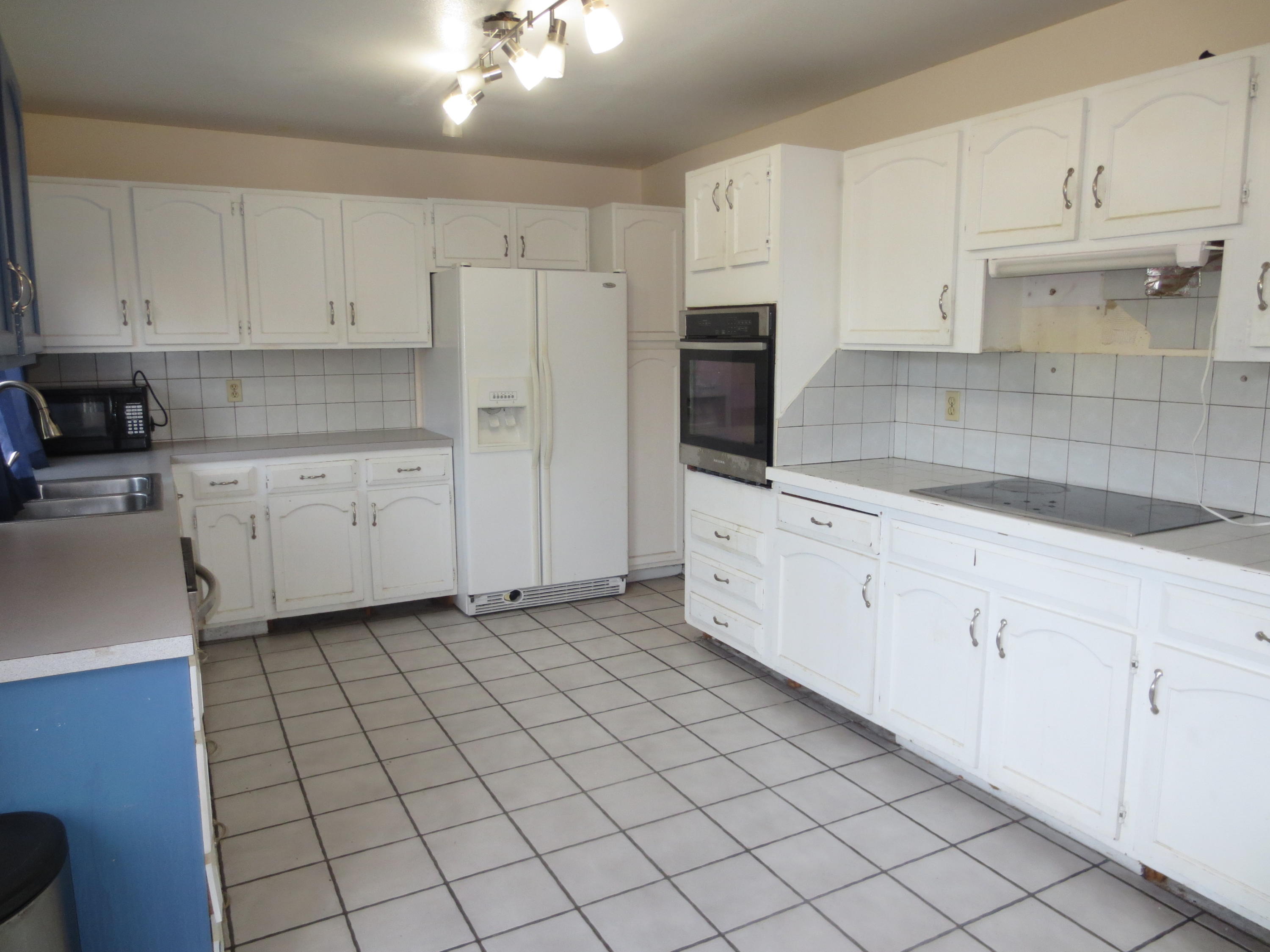 1861 Southeast Greendon Road Port St. Lucie, FL 34952 - Photo 5 of 29 Kitchen