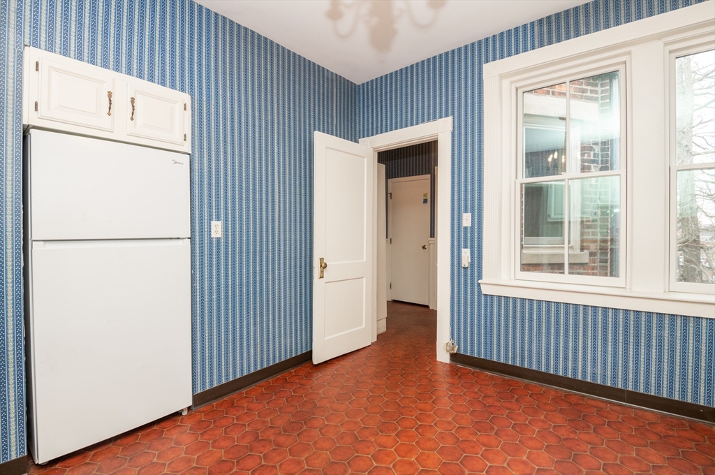 21 Green Street, Unit 3 Brookline, MA 02446 - Photo 34 of 37