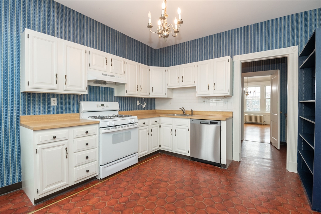 21 Green Street, Unit 3 Brookline, MA 02446 - Photo 36 of 37