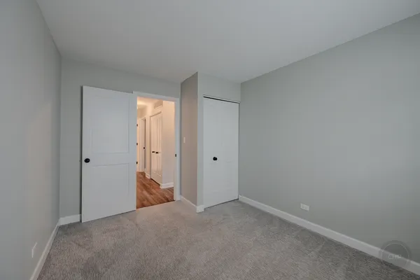 $375,000 | 1736 Ranchview Drive, Naperville, IL 60565