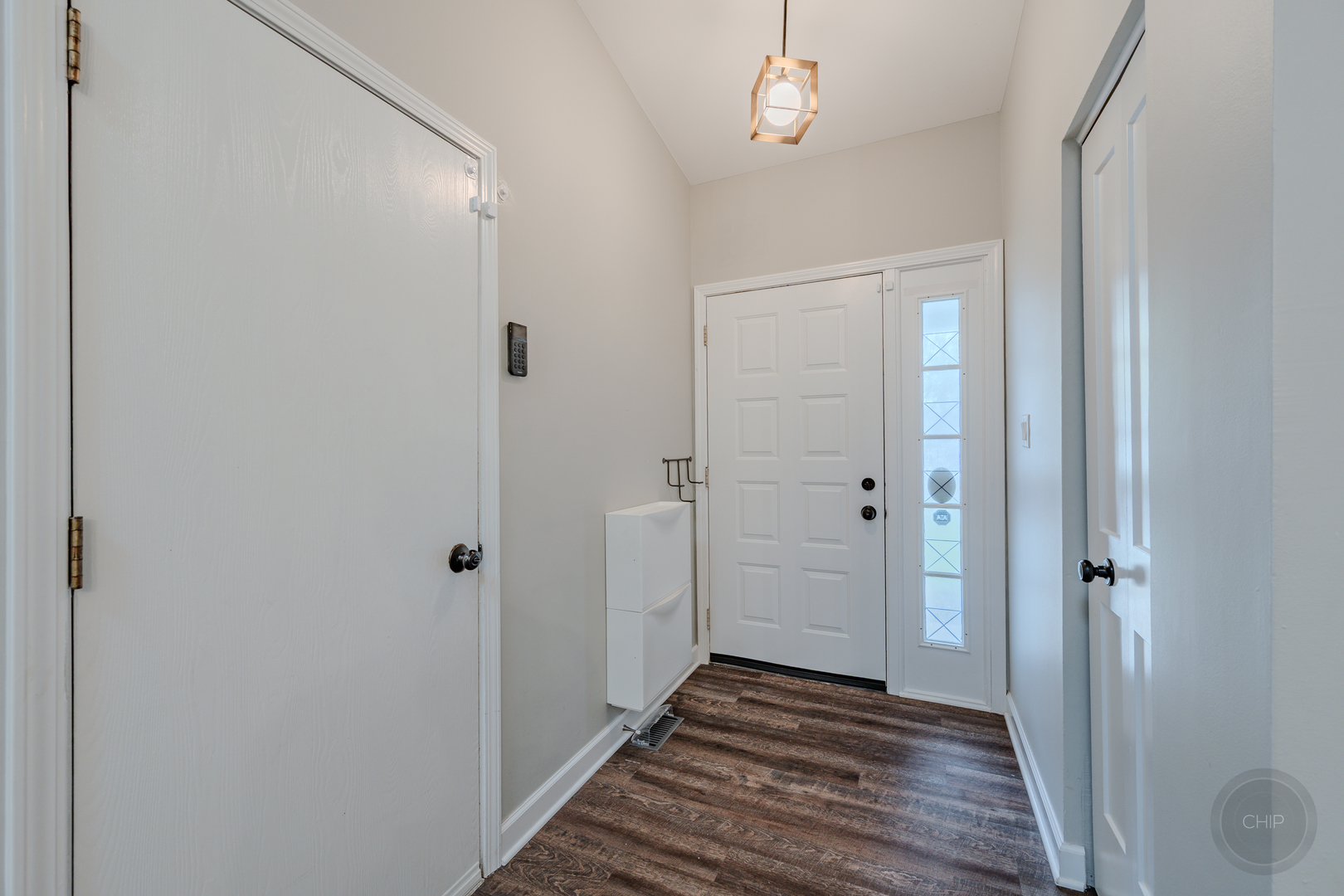 1736 Ranchview Drive Naperville, IL 60565 - Photo 2 of 22