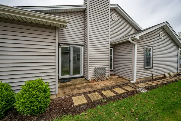 $375,000 | 1736 Ranchview Drive, Naperville, IL 60565