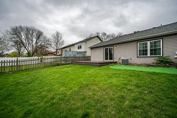 $375,000 | 1736 Ranchview Drive, Naperville, IL 60565