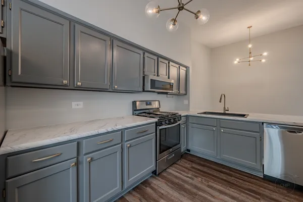 $375,000 | 1736 Ranchview Drive, Naperville, IL 60565
