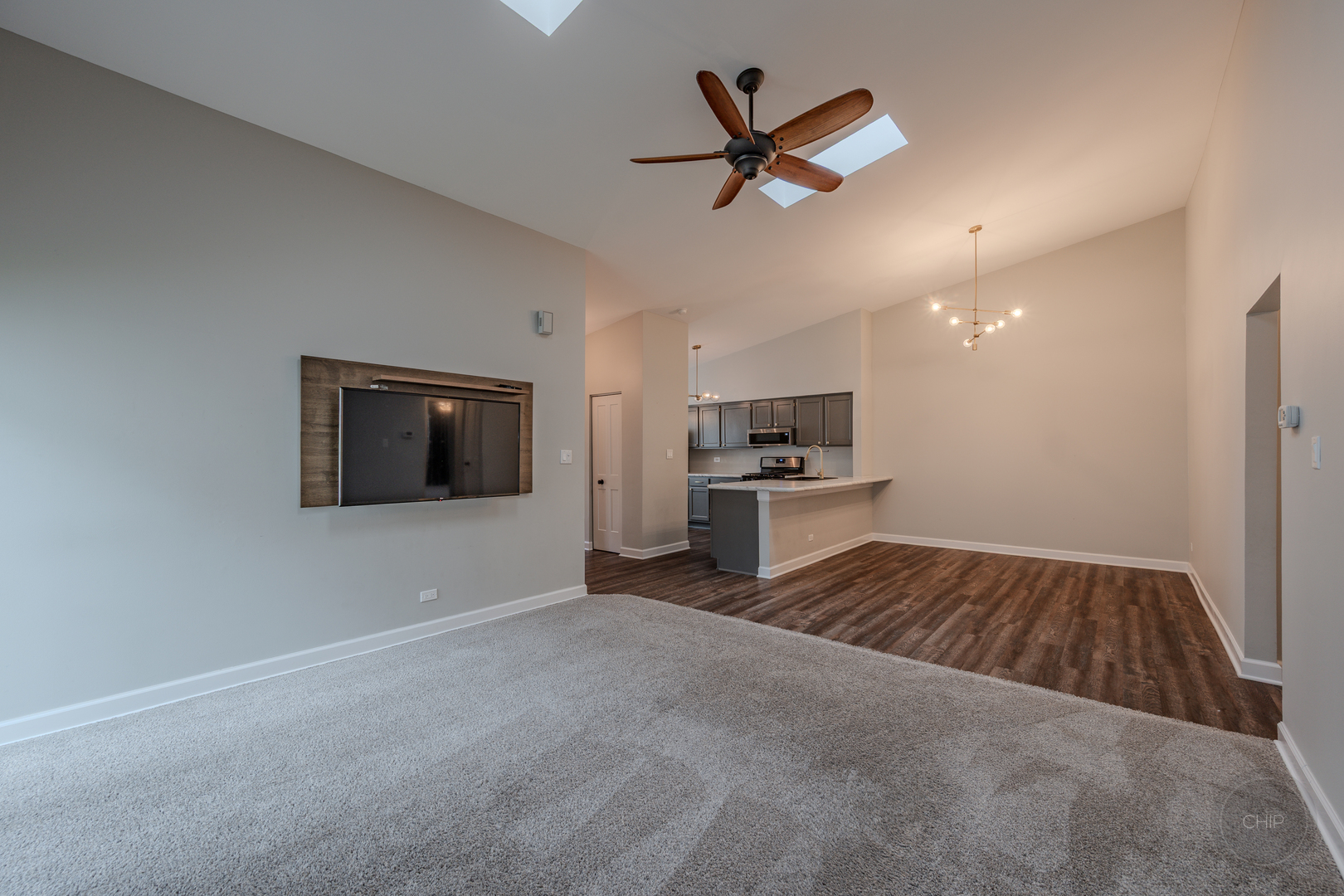 1736 Ranchview Drive Naperville, IL 60565 - Photo 9 of 22