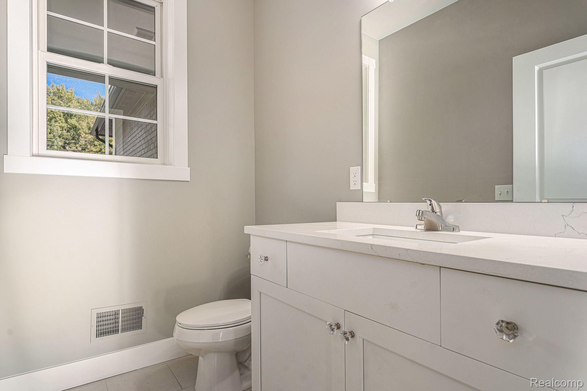 47745 Card Road Macomb, MI 48044 - Photo 5 of 29 Gallery Image 5