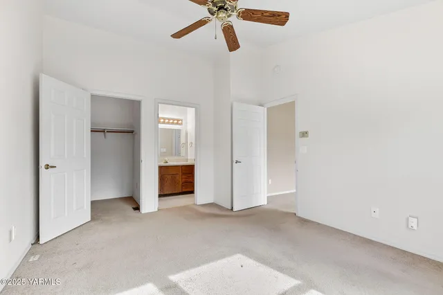 a view of an empty room with a ceiling fan