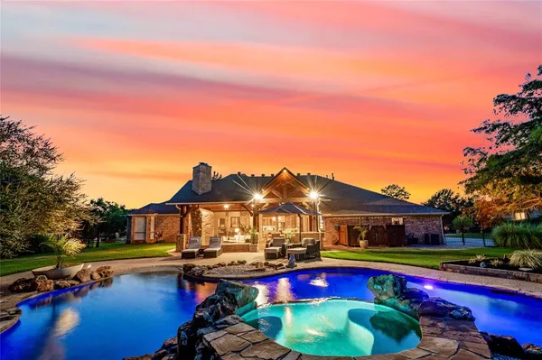 $1,200,000 | 324 East Carruth Lane, Double Oak, TX 75077