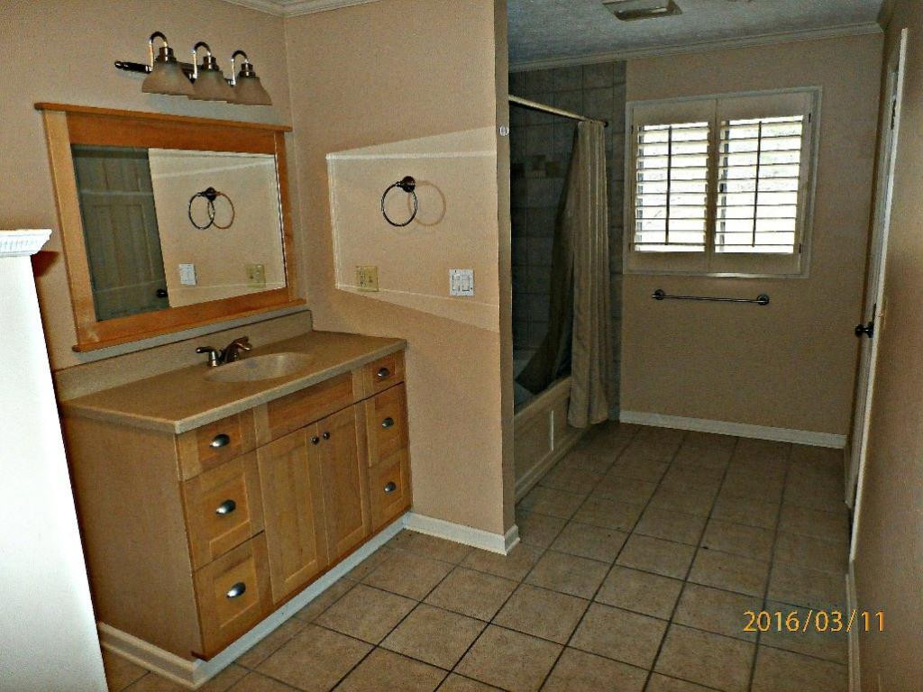212 Clay Little Road Elizabethton, TN 37643 - Photo 11 of 16 Upstairs Bathroom