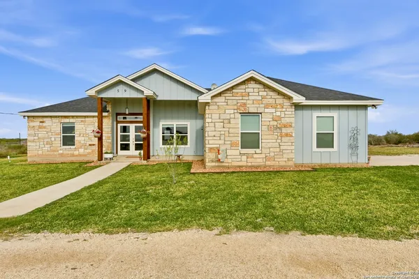 $429,000 | 59 Greystone Hills, Uvalde, TX 78801