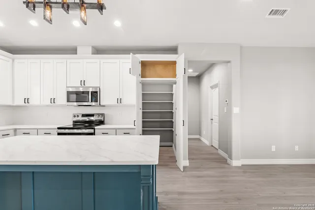 $479,000 | 59 Greystone Hills, Uvalde, TX 78801