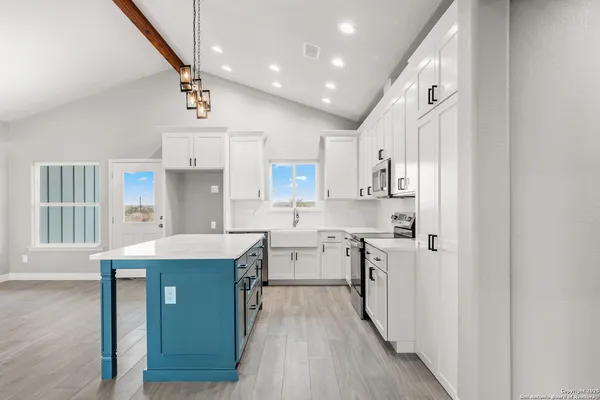 $429,000 | 59 Greystone Hills, Uvalde, TX 78801