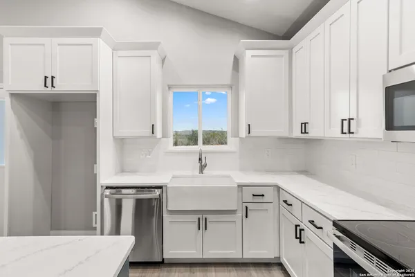 $429,000 | 59 Greystone Hills, Uvalde, TX 78801