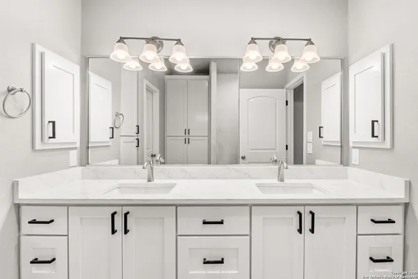 $429,000 | 59 Greystone Hills, Uvalde, TX 78801