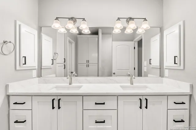 $479,000 | 59 Greystone Hills, Uvalde, TX 78801