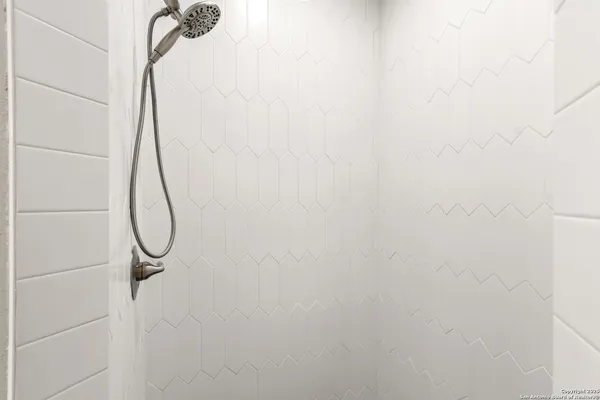 $429,000 | 59 Greystone Hills, Uvalde, TX 78801