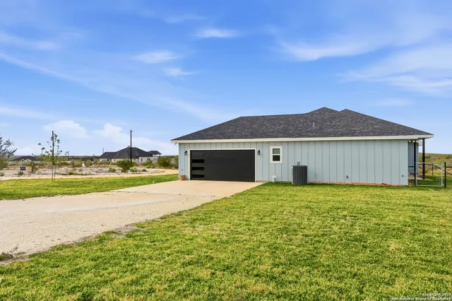 $479,000 | 59 Greystone Hills, Uvalde, TX 78801