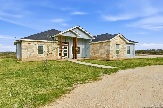 $479,000 | 59 Greystone Hills, Uvalde, TX 78801