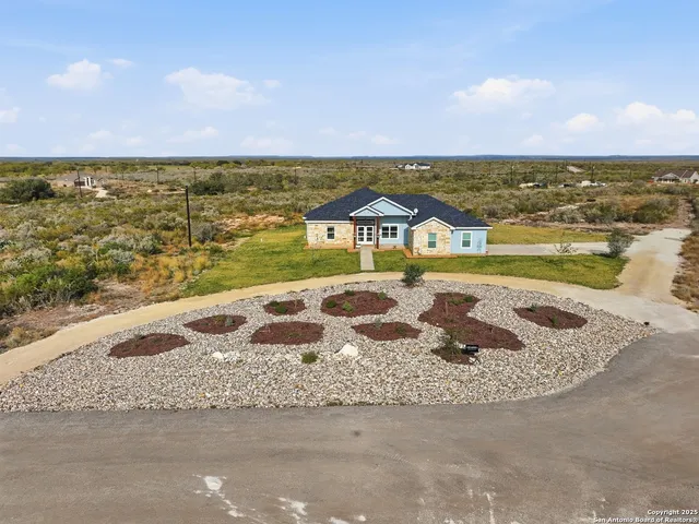 $479,000 | 59 Greystone Hills, Uvalde, TX 78801