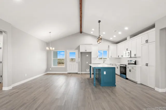 $479,000 | 59 Greystone Hills, Uvalde, TX 78801