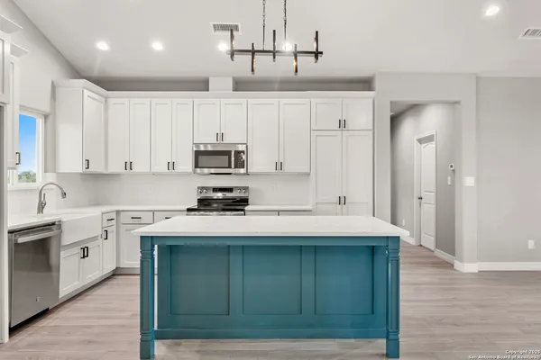 $429,000 | 59 Greystone Hills, Uvalde, TX 78801