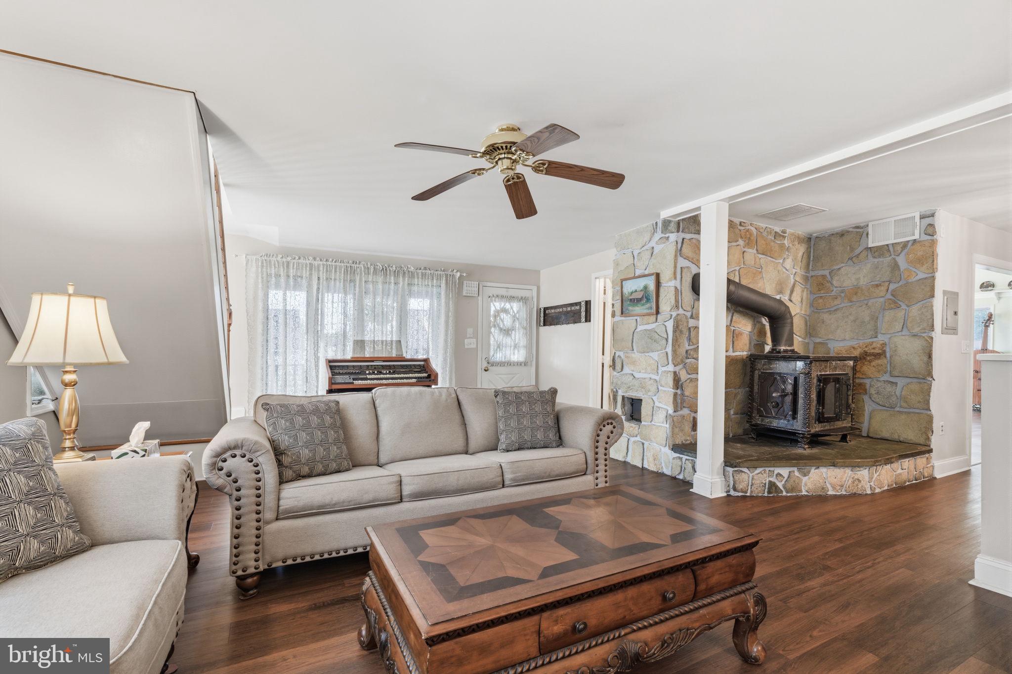 12 Idolstone Road Levittown, PA 19057 - Photo 8 of 30