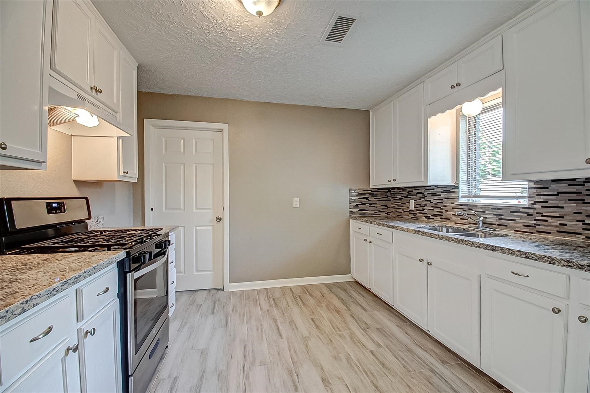 213 Newman Road La Marque, TX 77568 - Photo 12 of 15