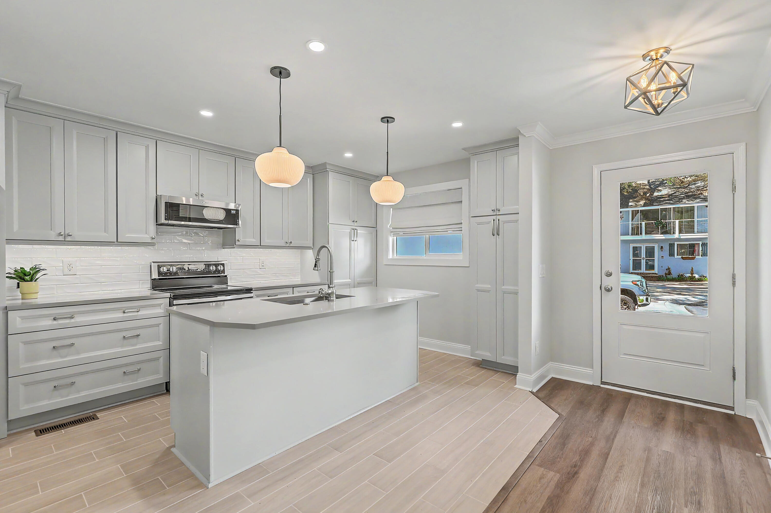 958 Myrtle Court Mount Pleasant, SC 29464 - Photo 5 of 40
