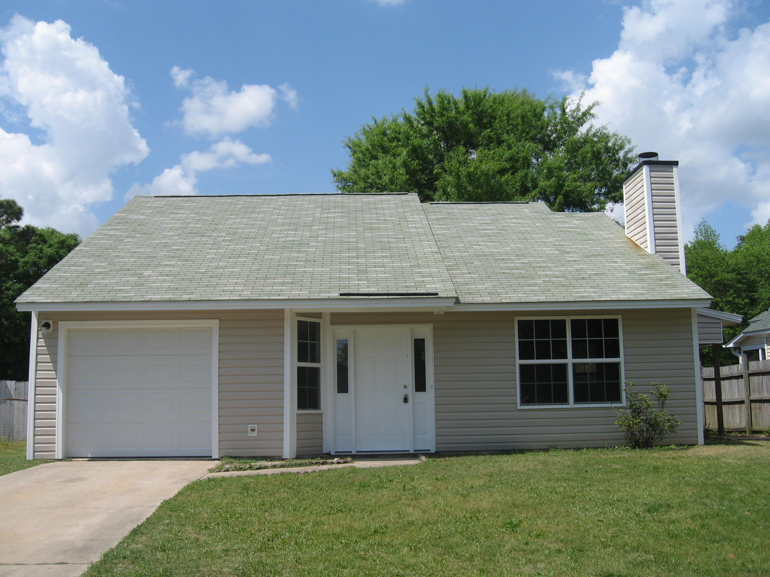 164 Lancashire Road Summerville, SC 29486 - Photo 1 of 18 164 Lancashire Rd
