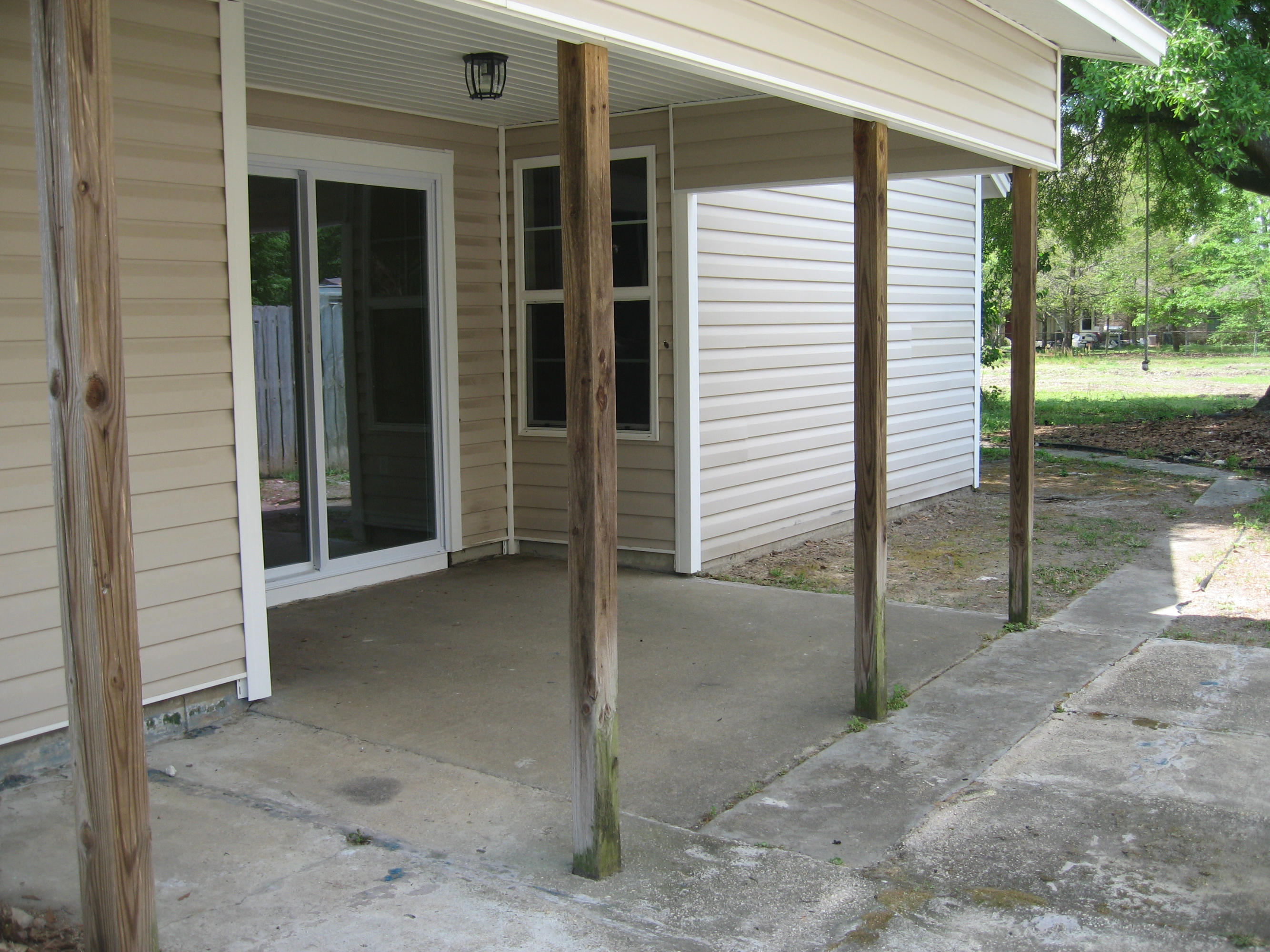 164 Lancashire Road Summerville, SC 29486 - Photo 12 of 18 back patio area