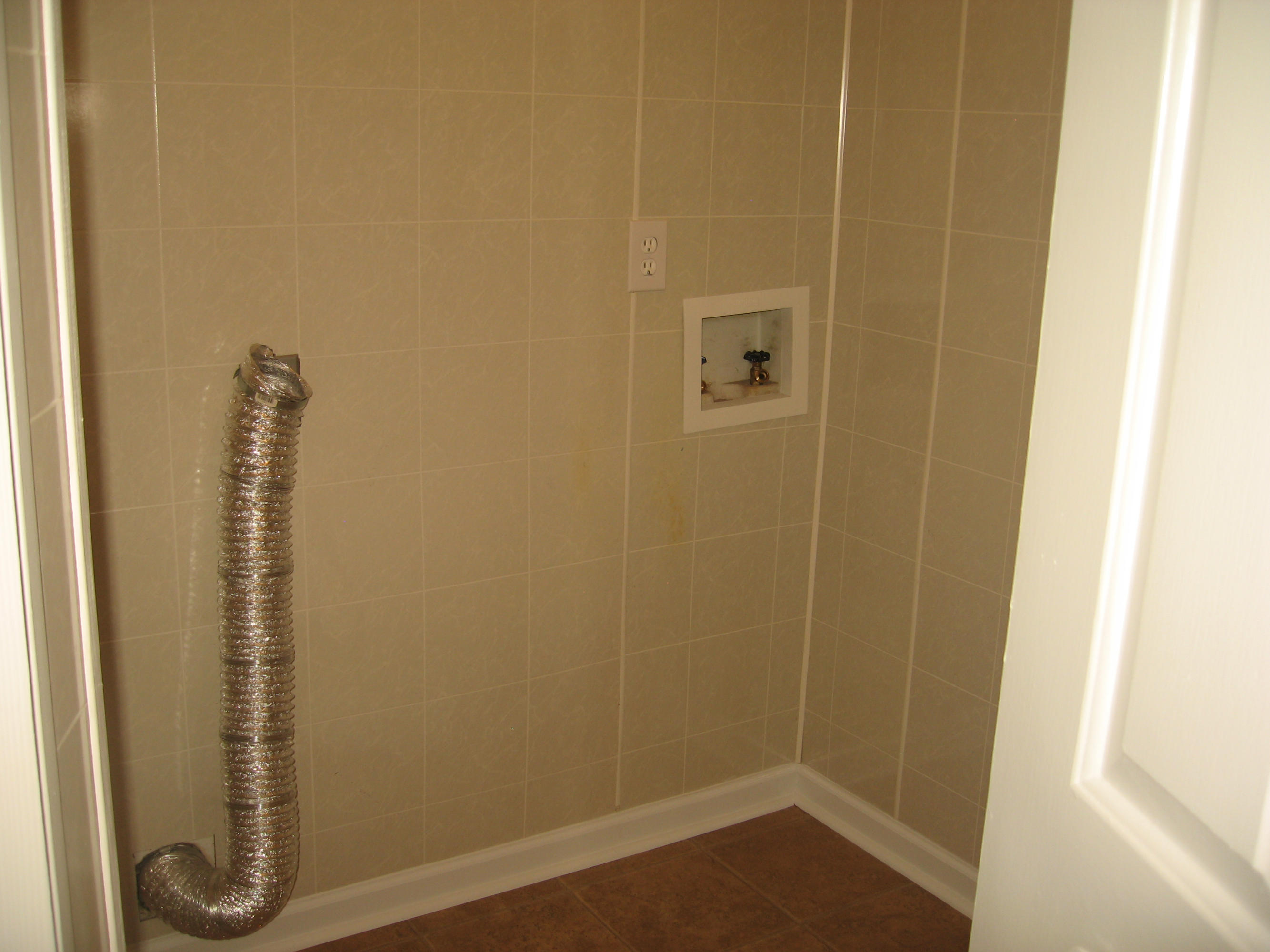 164 Lancashire Road Summerville, SC 29486 - Photo 15 of 18 laundry room