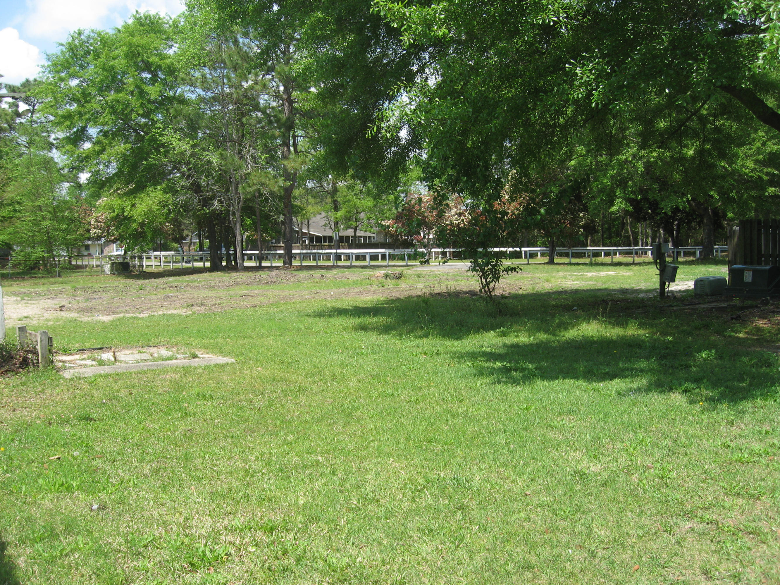 164 Lancashire Road Summerville, SC 29486 - Photo 17 of 18 back yard area