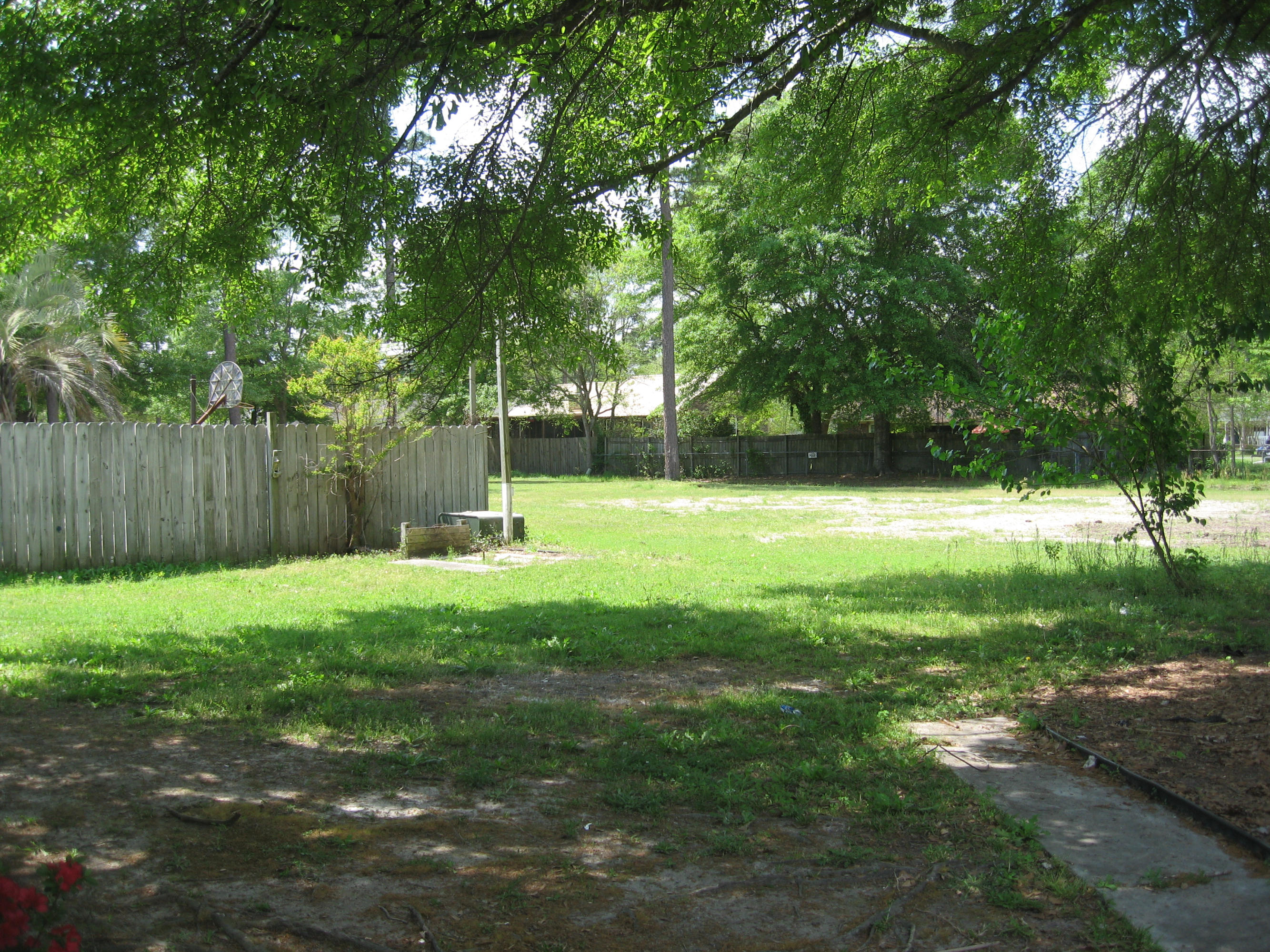 164 Lancashire Road Summerville, SC 29486 - Photo 5 of 18 back yard