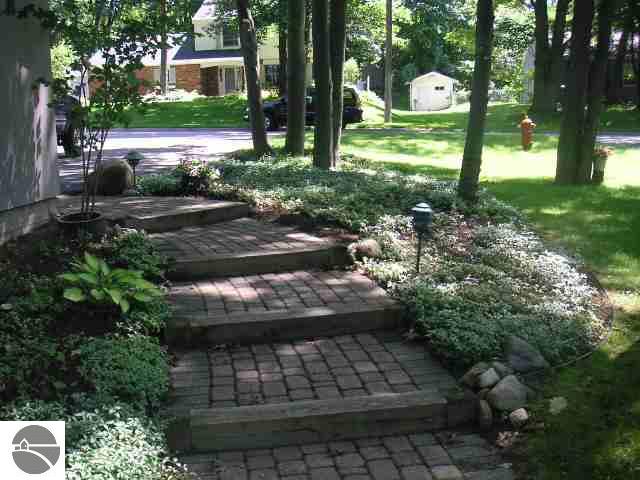 601 Bloomfield Road Traverse City, MI 49686 - Photo 11 of 15 1697008-10.JPG