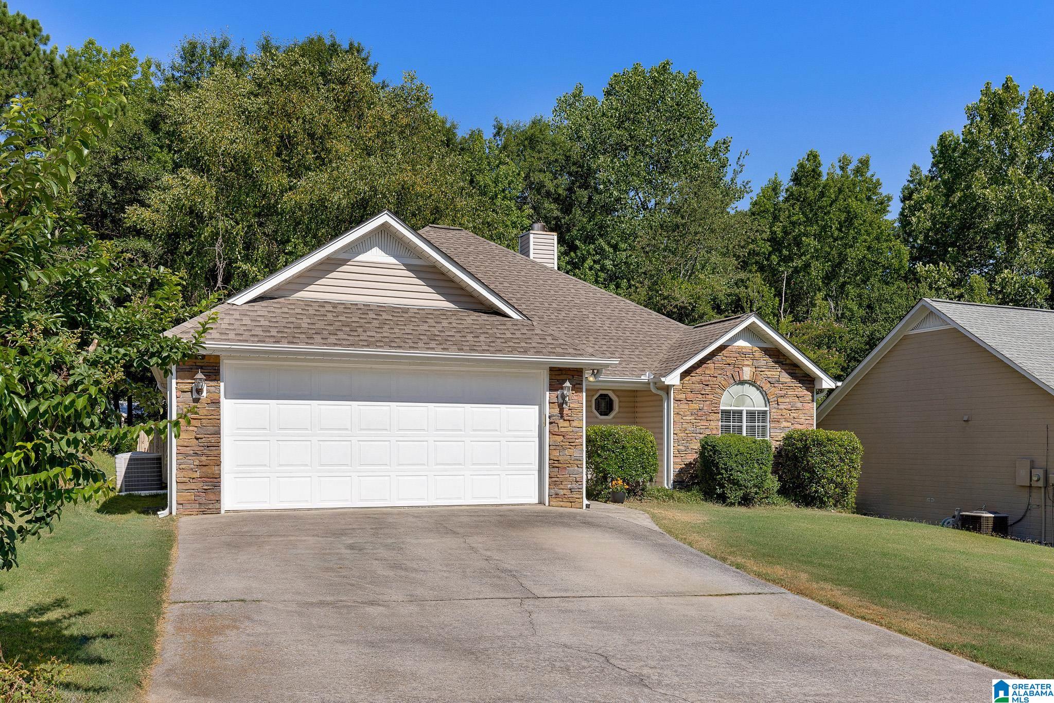 152 Lake Terrace Alabaster, AL 35007 - Photo 2 of 23