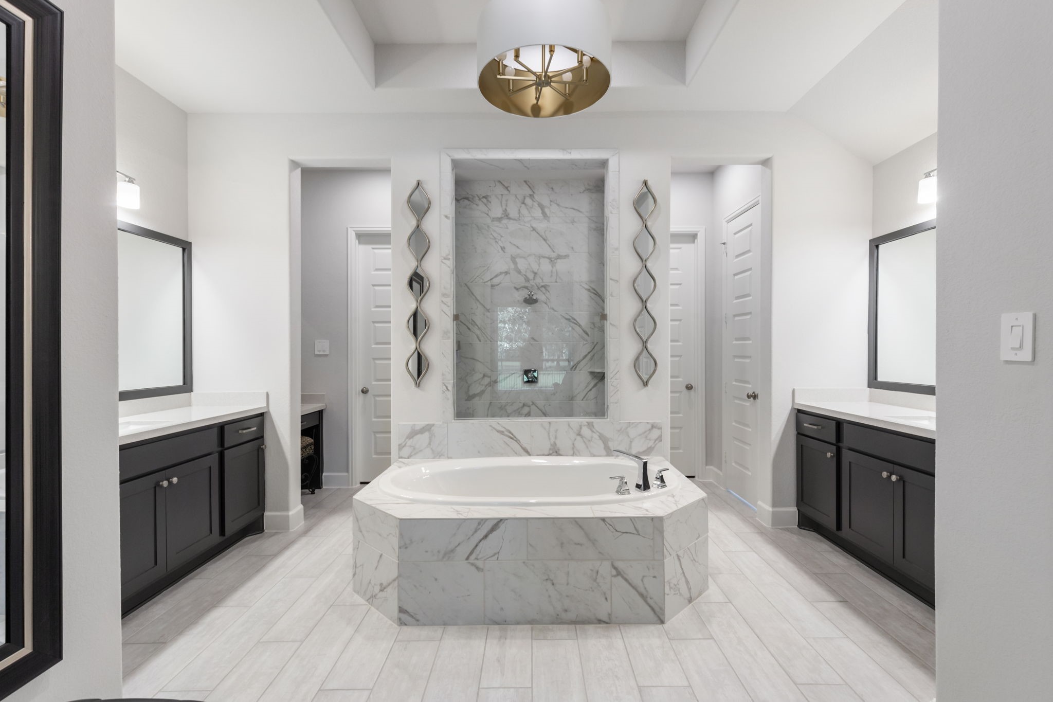 15423 Ringbill Way Magnolia, TX 77354 - Photo 28 of 50 a spacious bathroom with a tub sink and mirror