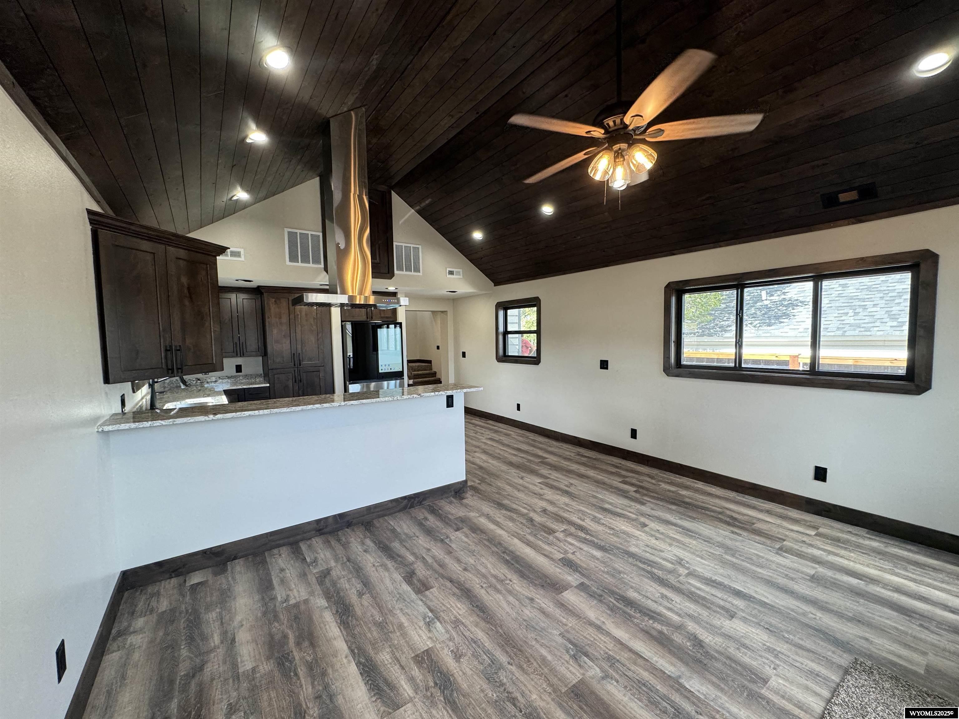 313 Daley Street Rawlins, WY 82301 - Photo 2 of 28