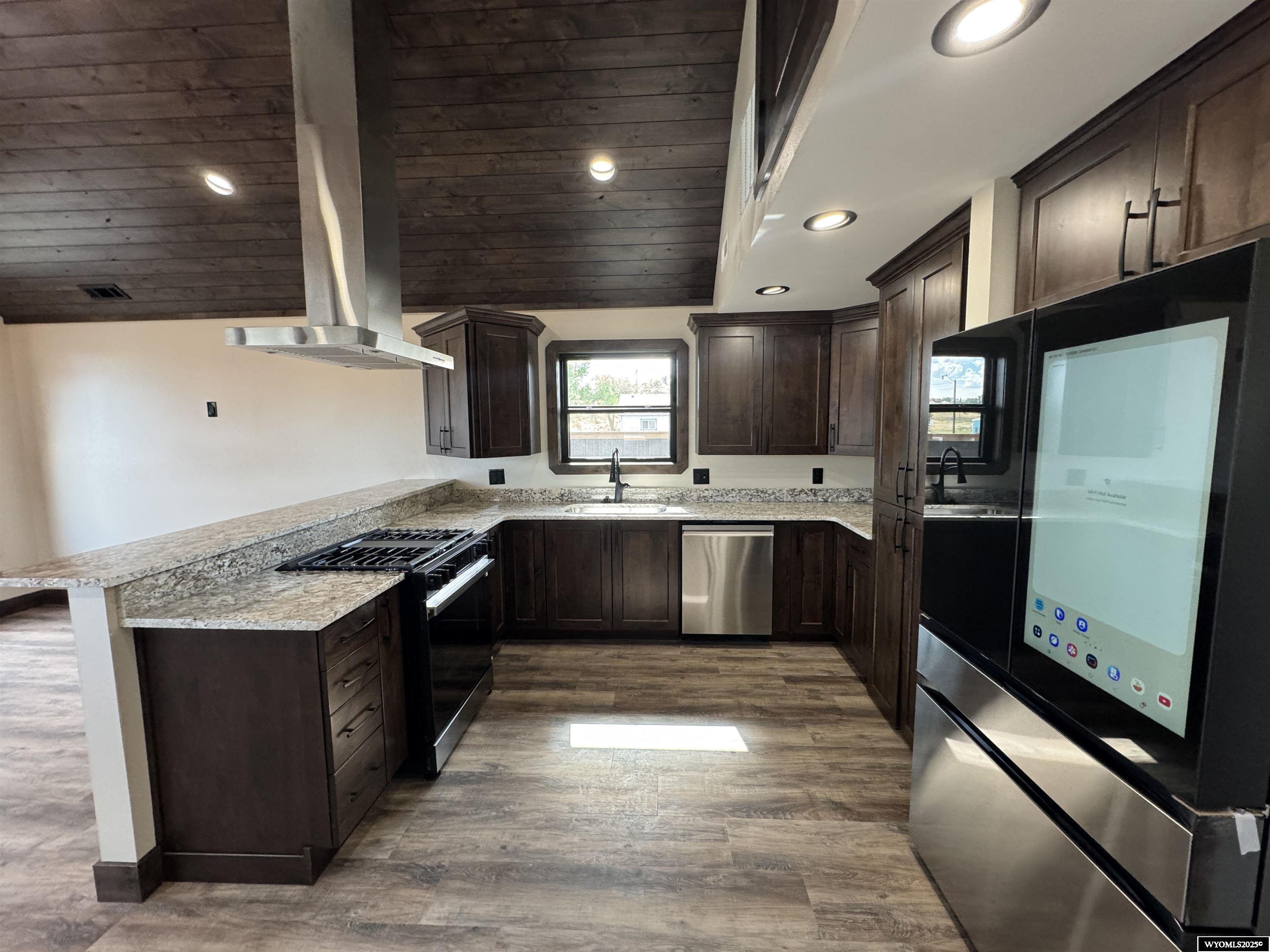 313 Daley Street Rawlins, WY 82301 - Photo 5 of 28