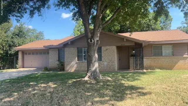 $1,795 | 212 Hallbrook Drive, Fort Worth, TX 76134