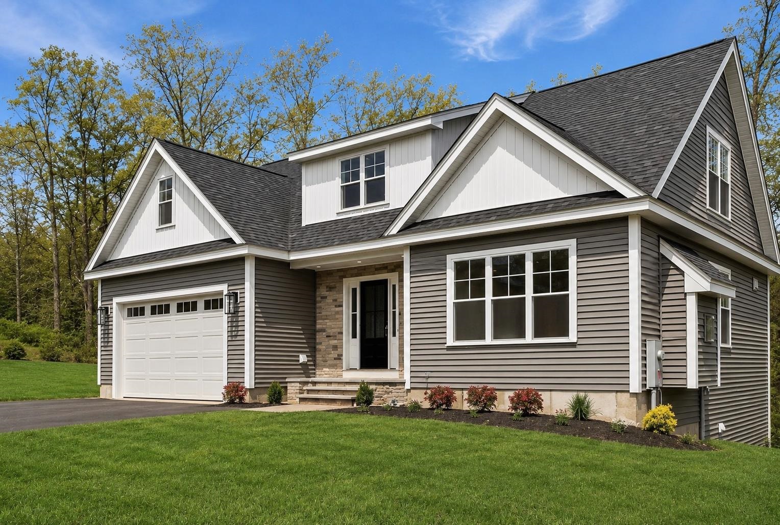 68 Farmington Road Nashua, NH 03060 - Photo 1 of 45