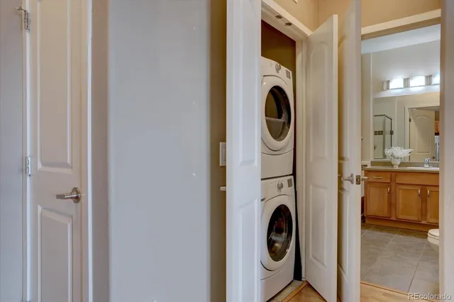 a picture of table and chairs