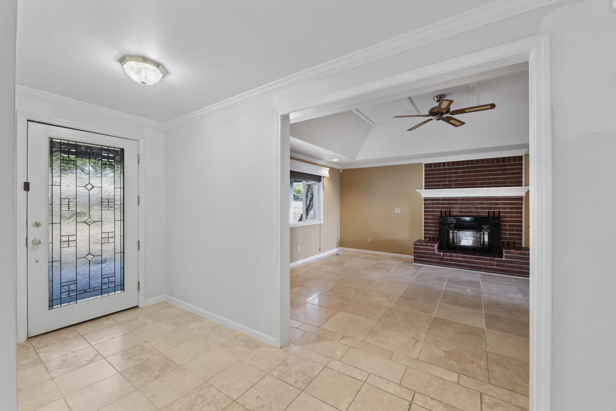 5493 Hillcrest Road Medford, OR 97504 - Photo 12 of 44 DSC_4141