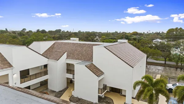 $299,900 | 900 Southeast Ocean Boulevard, Unit 202B, Stuart, FL 34994