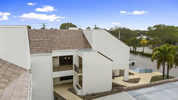 $299,900 | 900 Southeast Ocean Boulevard, Unit 202B, Stuart, FL 34994