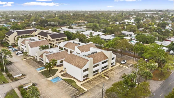 $299,900 | 900 Southeast Ocean Boulevard, Unit 202B, Stuart, FL 34994