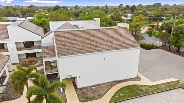 $299,900 | 900 Southeast Ocean Boulevard, Unit 202B, Stuart, FL 34994