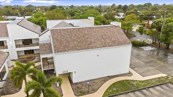 $299,900 | 900 Southeast Ocean Boulevard, Unit 202B, Stuart, FL 34994