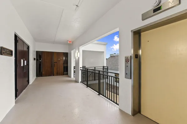 $299,900 | 900 Southeast Ocean Boulevard, Unit 202B, Stuart, FL 34994