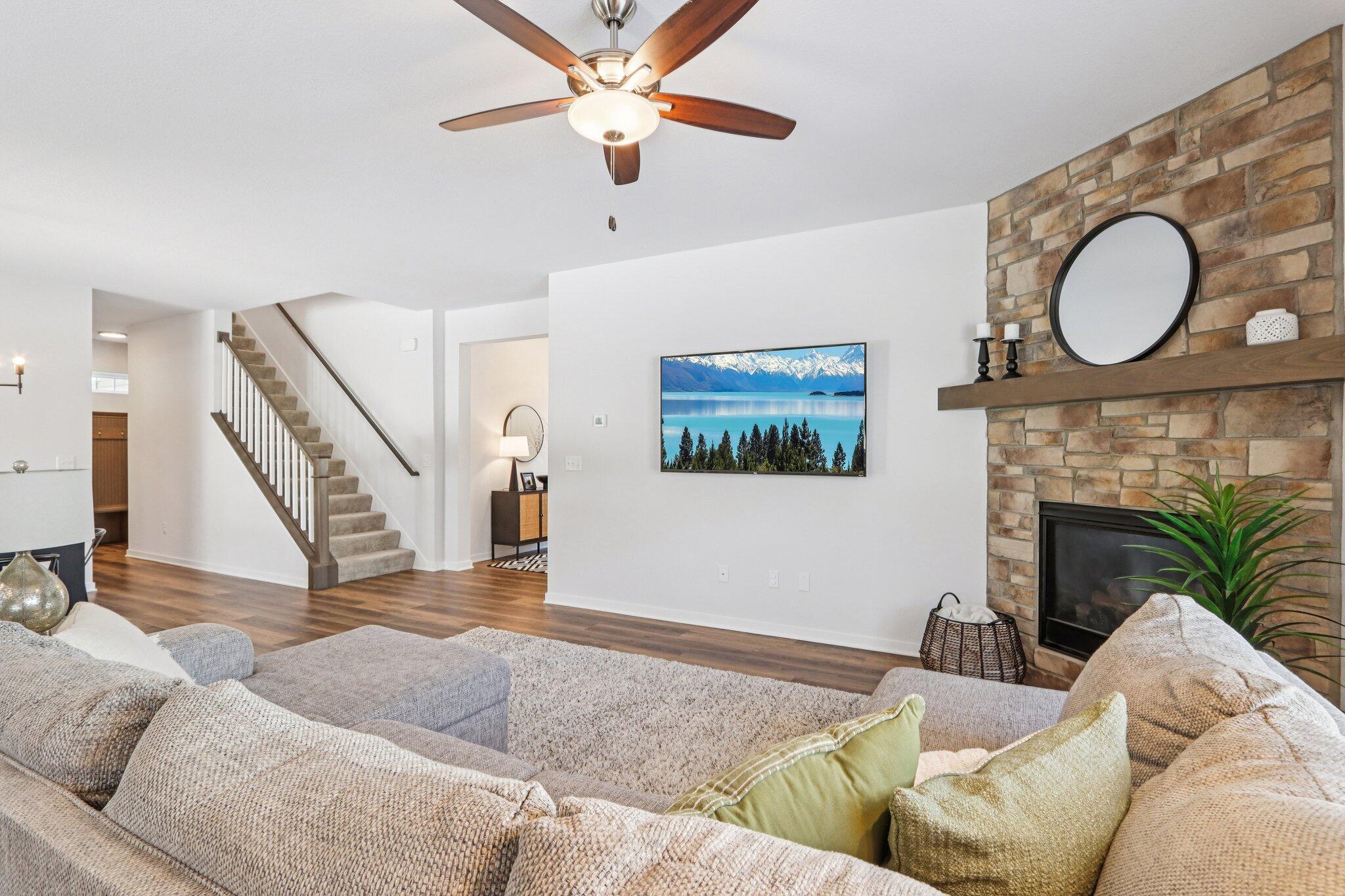 532 Wild Oak Road Hartland, WI 53029 - Photo 7 of 48 Living Room pic2