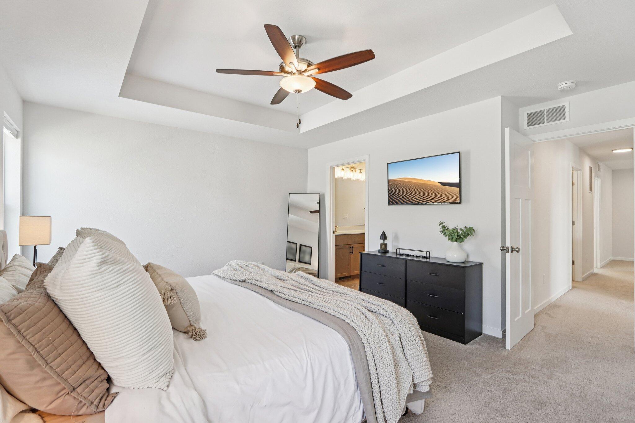 532 Wild Oak Road Hartland, WI 53029 - Photo 19 of 48 Primary bedroom